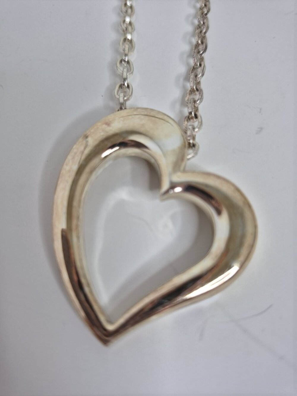 NAPIER Signed Open Heart Pendant Necklace Silver Tone Metal Chain 28"